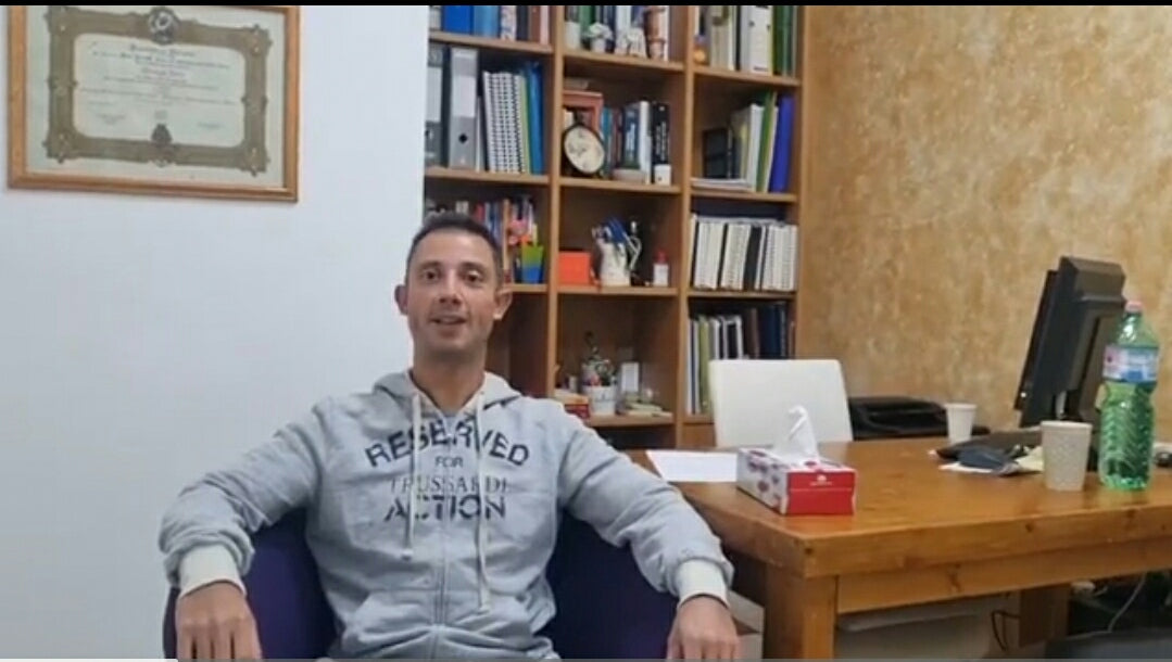 Carica il video: 